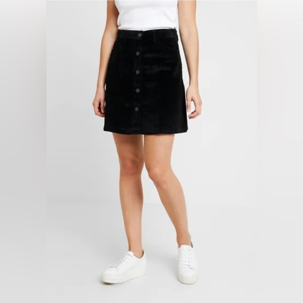 Forever 21 Black Mini A-Line Skirt